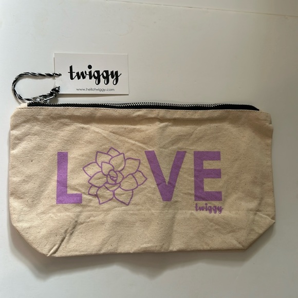 Twiggy Hawaii LOVE Canvas Pouch - Picture 1 of 6